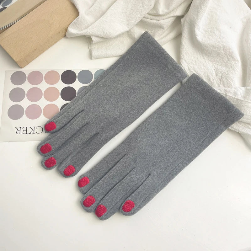 Supéria Touch Screen Gloves with Nail Design